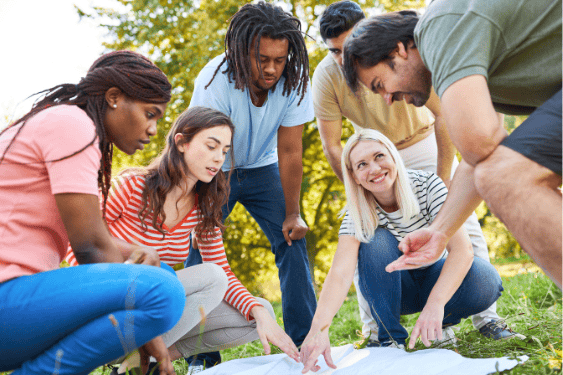 Segelboot bei Sonnenuntergang – Symbol für Change Prozesse, Führung und gemeinsame Zielerreichung